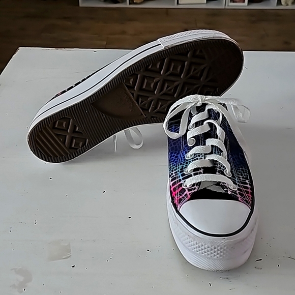 Converse - Picture 1 of 5